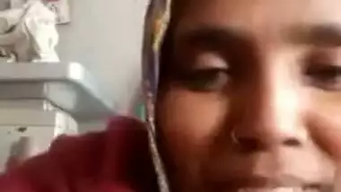 Village Desi girl shows her boobs in video call with her XXX boyfriend