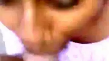 Nagpur college girl Munni sucking her senior dick in open part 1