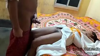 Nashe Me Soi Hui Ladki Ki Chut Dekhker Hilaya Lund - Indian Bhabhi And Indian Desi Bhabhi