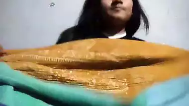 Bengali girl rubbing pussy in horny mood viral MMS