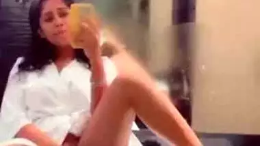 Instagram hot Mumbai girl nude bath viral clip