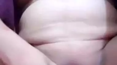 MILF in glasses fingering her horny pussy in nude call