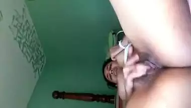 Alone Desi teen actively rubs her wet XXX peach in front of camera