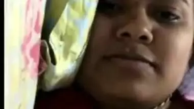 Solo sex video of Desi MILF who gently touches own XXX nipples in bed