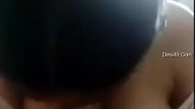 Quarantine doesn't let Desi woman meet porn buddy and she films solo video