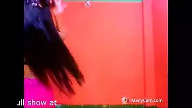 Amateur cam girl does a sexy dance for her fans on a romantic song