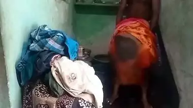 Tamil Priya Aunty Bathroom Sex