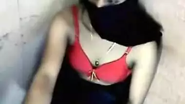 Hyderabadi broad Priyanka hide her face on skype chat 