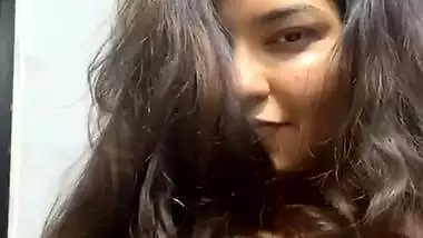 Seductive Indian girl topless big boobs showing selfie