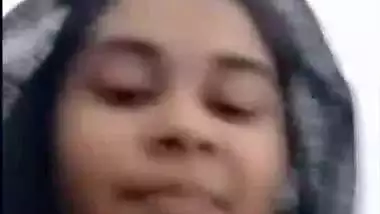 Topless hijab girl seduces boyfriend on live cam