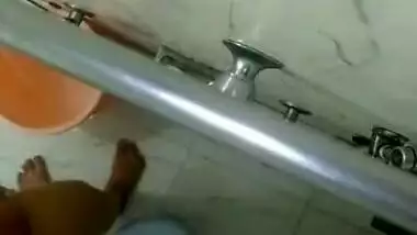 Desi wife nude bathing in bathroom recording by spy cam