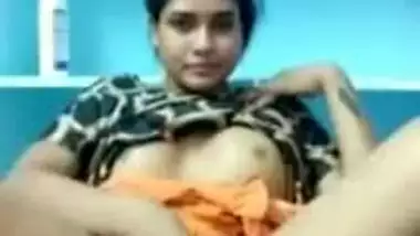 Desi girl shows off pussy to XXX lover via video link and becomes MMS