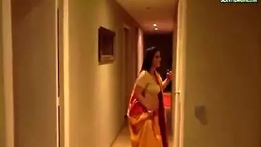 Diana Rius - Chachi Ne Bade Bete Ka Lund Choos Ke Apni Chut Chudwa Li