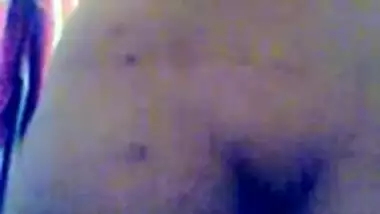 Desi paki Umra jan Selfie for u-first time in bath room