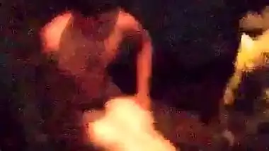 Pervert records desi aunty sex MMS secretly