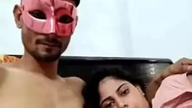 Fat Indian XXX bitch gets her pussy fingered by her masked lover MMS