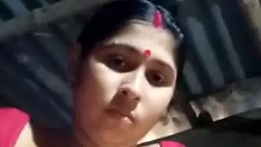 Boudi Bibastra MMS Showing Big boobs and Pussy