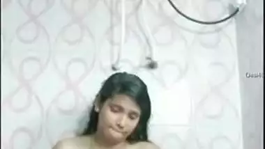 Desi babe with natural XXX boobs masturbates her sex pussy in the shower