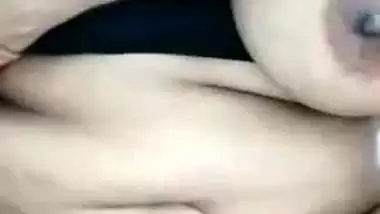 Gorgeous Chamet girl naked body showing on live