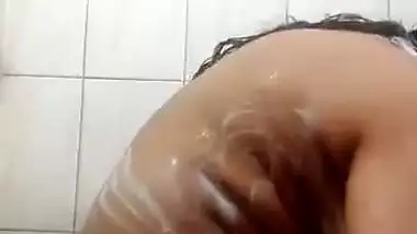 Big ass GF pics and bathing viral Bengali videos