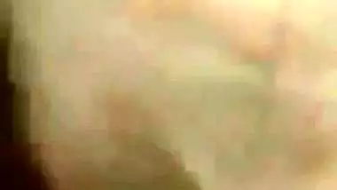 Guy fucks his 18-year-old GF’s pussy in Indian outdoor sex