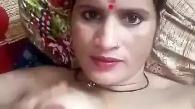 Village aunty sucking boobs and viral selfie nude show