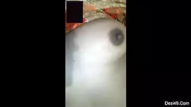 Viewers need Desi woman to air XXX boobs in close-up porn video