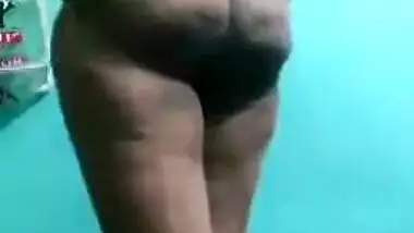 Nude selfie video of chubby Desi whore revealing her huge XXX curves