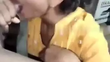 Uncle shoots Niece’s desi sex MMS while sucking his dick