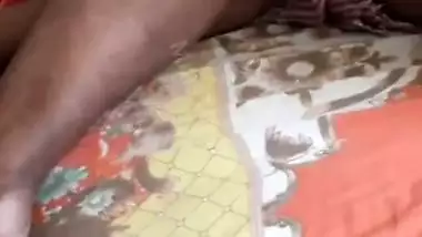 Mature Tamil wife kissing and naked body showing MMS