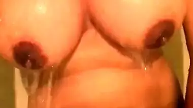 Big Booby desi girl shower selfie
