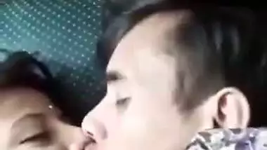 Newly married couple kissing and wife blowjob viral MMS