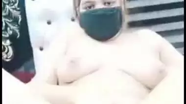 Horny Desi seductress uses cucumber to fuck her XXX ass and pussy