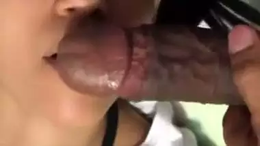 Drunk Nagpur girl enjoys her first desi blowjob