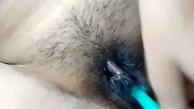 Kya Hue Jab Indian Ladki N Choot M Daal Diya Brush Riya Thakur