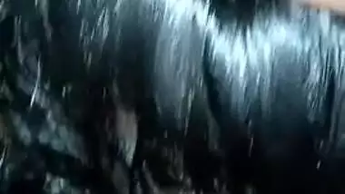 Sexy Desi Lankan girl gives a good XXX blowjob to her lover MMS