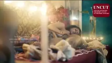 Newly-married Desi XXX couple have a romantic sex in the hotel room