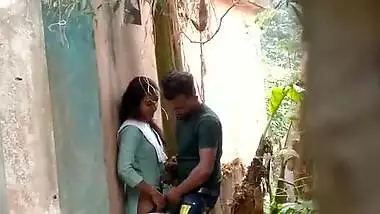 Desi whore spends time with stepson's XXX tool in pussy outdoors