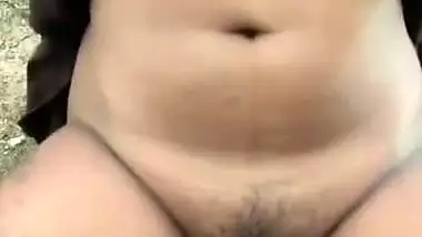 Tamil girl outdoor fucking on the rocks with boyfriend