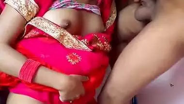 The girl in a saree gives an Indian blowjob and eats cum