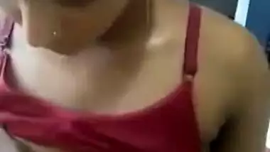 Slim Bangladeshi Bhabhi exposes bush in XXX video for her XXX lover