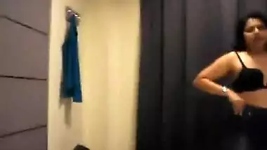 Desi tamil aunty with boss in hotel.mp4