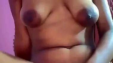 Bangladeshi girl sitting naked and fingering viral clip