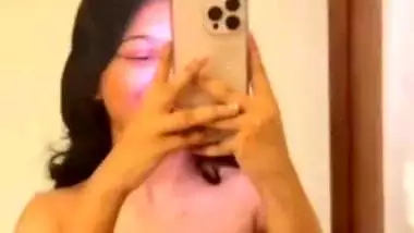 Mallu girl in saree and in topless viral video making