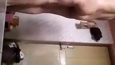 Today Exclusive- Famous Priyarani Bhabhi Record Her Bathing Clip For Fanss