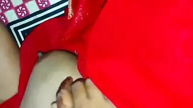 Desi mom lets lover make XXX video of him fucking her hairy cunt