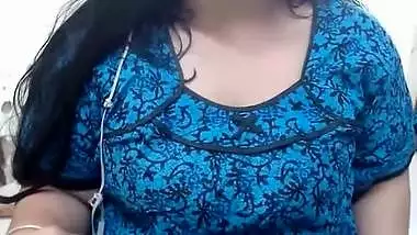 Indian Desi Aunty Talking Dirty And Showing Her Hairy Pussy To Her Customer