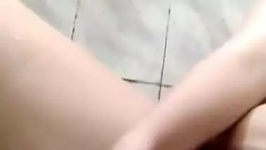 Cute Girl Masterbation With Hard Object In Corona Virus Home Made