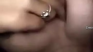 Desi Girl Shows Her Boobs
